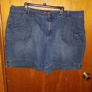 Gloria Vanderbilt denim shorts